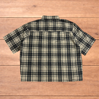 Vintage style checkered cotton short sleeve button up shirt in navy blue/beige.