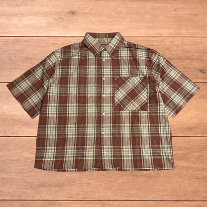 Vintage style checkered cotton short sleeve button up shirt in red/beige.
