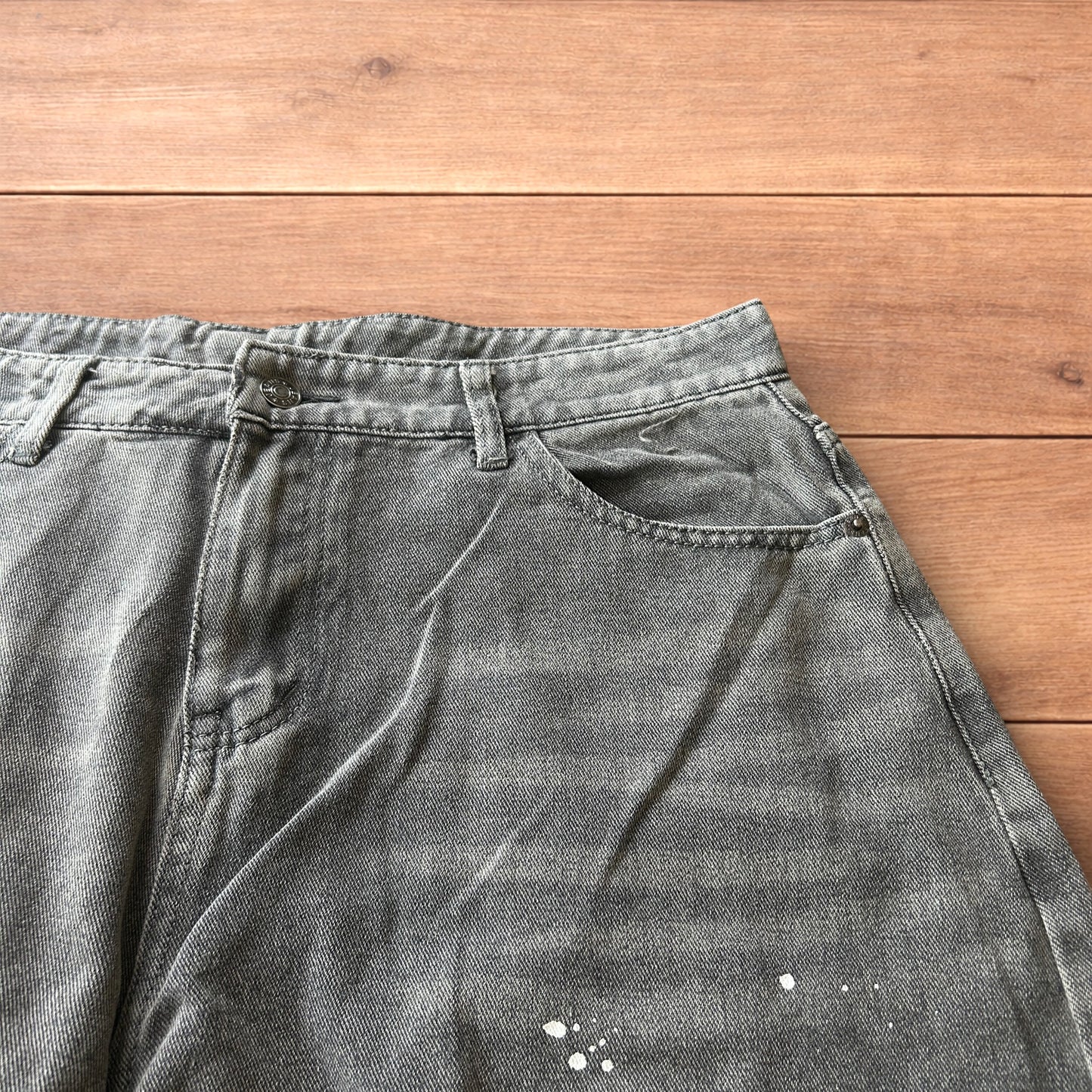 Vintage style baggy wide leg skater fit jeans in grey with paint splatters.