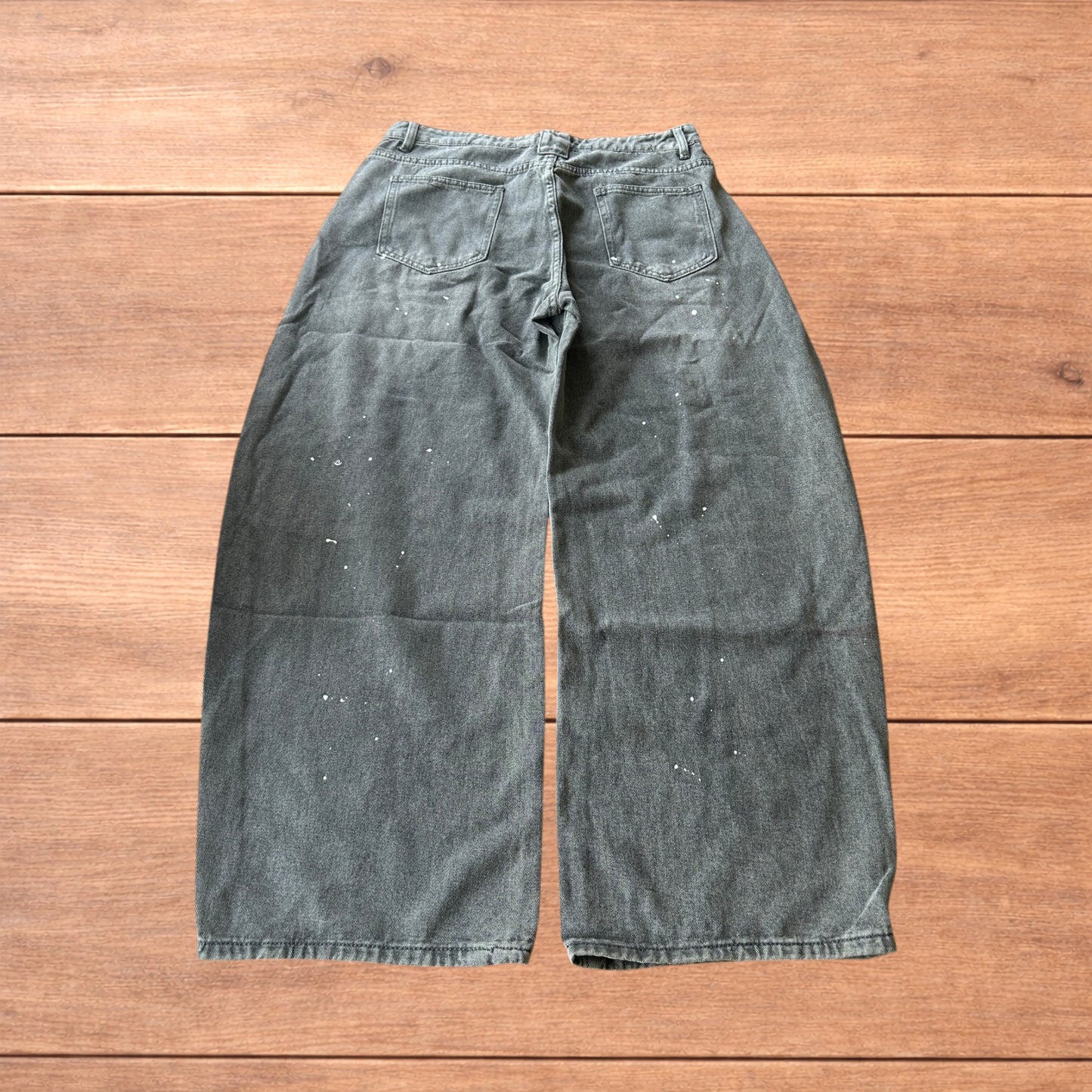 Vintage style baggy wide leg skater fit jeans in grey with paint splatters.
