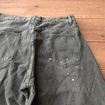 Vintage style baggy wide leg skater fit jeans in grey with paint splatters.