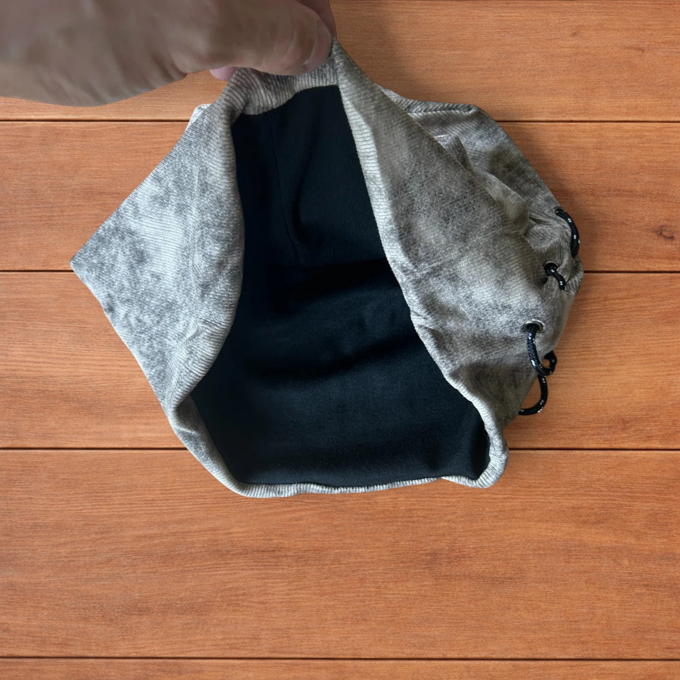 Cool winter camo tundra print beanie hat in khaki/brown.