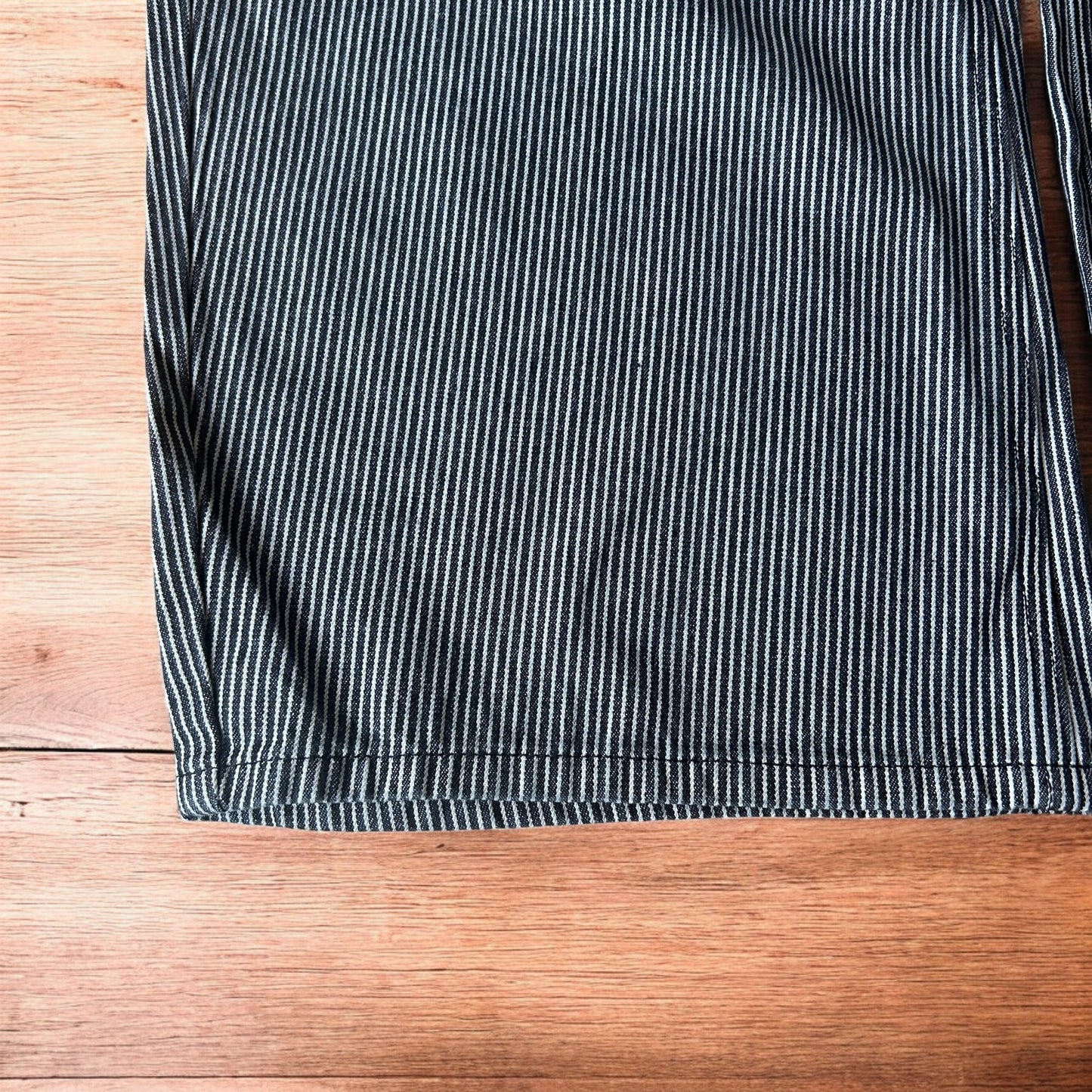 Vintage style wide leg baggy pinstripe trousers in black/white.