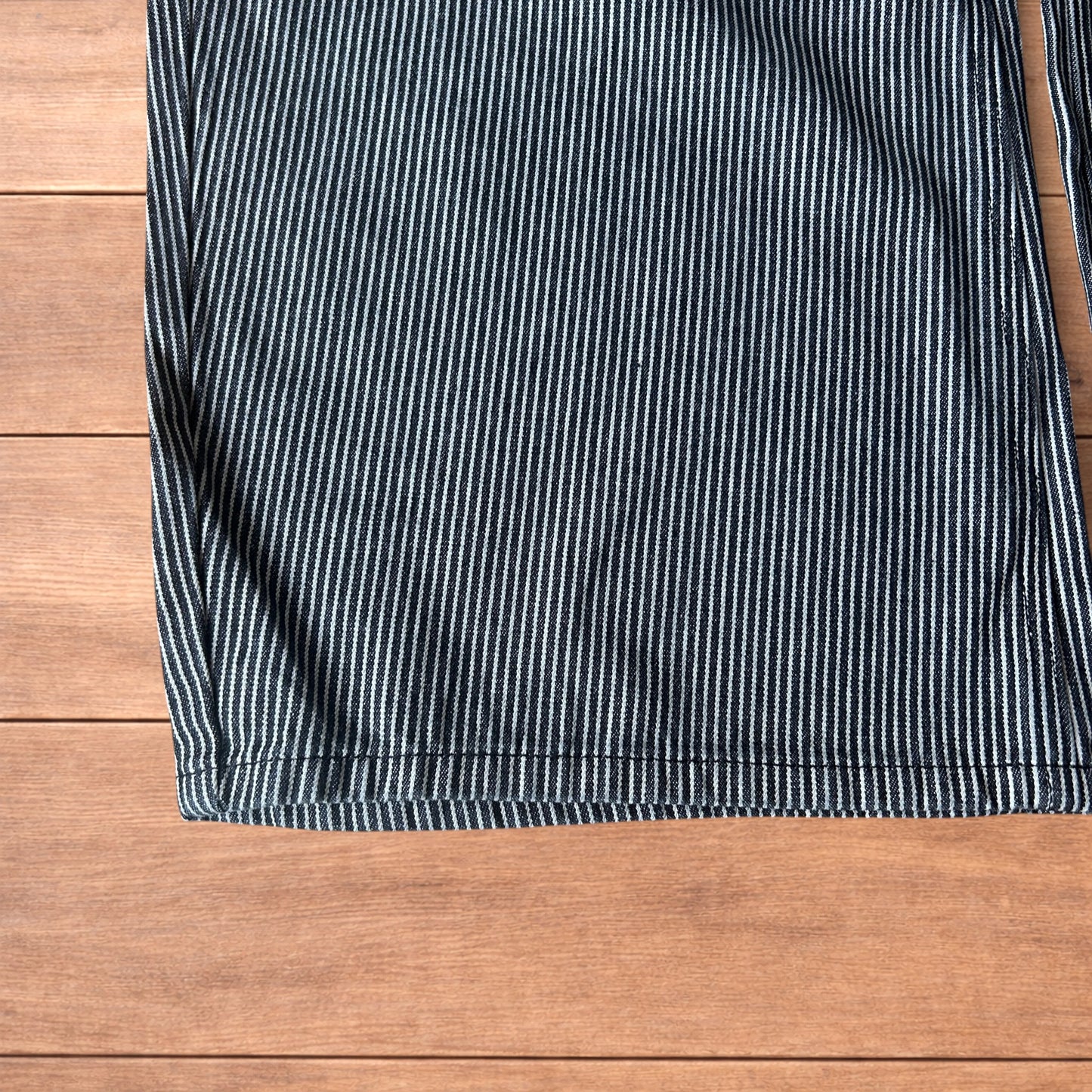 Vintage style wide leg baggy pinstripe trousers in black/white.
