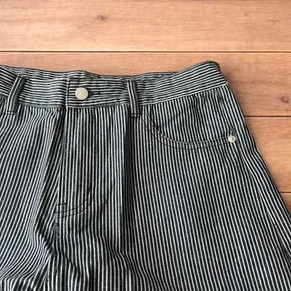 Vintage style wide leg baggy pinstripe trousers in black/white.
