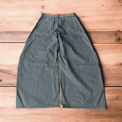 Vintage style wide leg baggy pinstripe trousers in black/white.