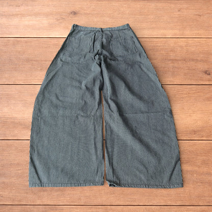 Vintage style wide leg baggy pinstripe trousers in black/white.