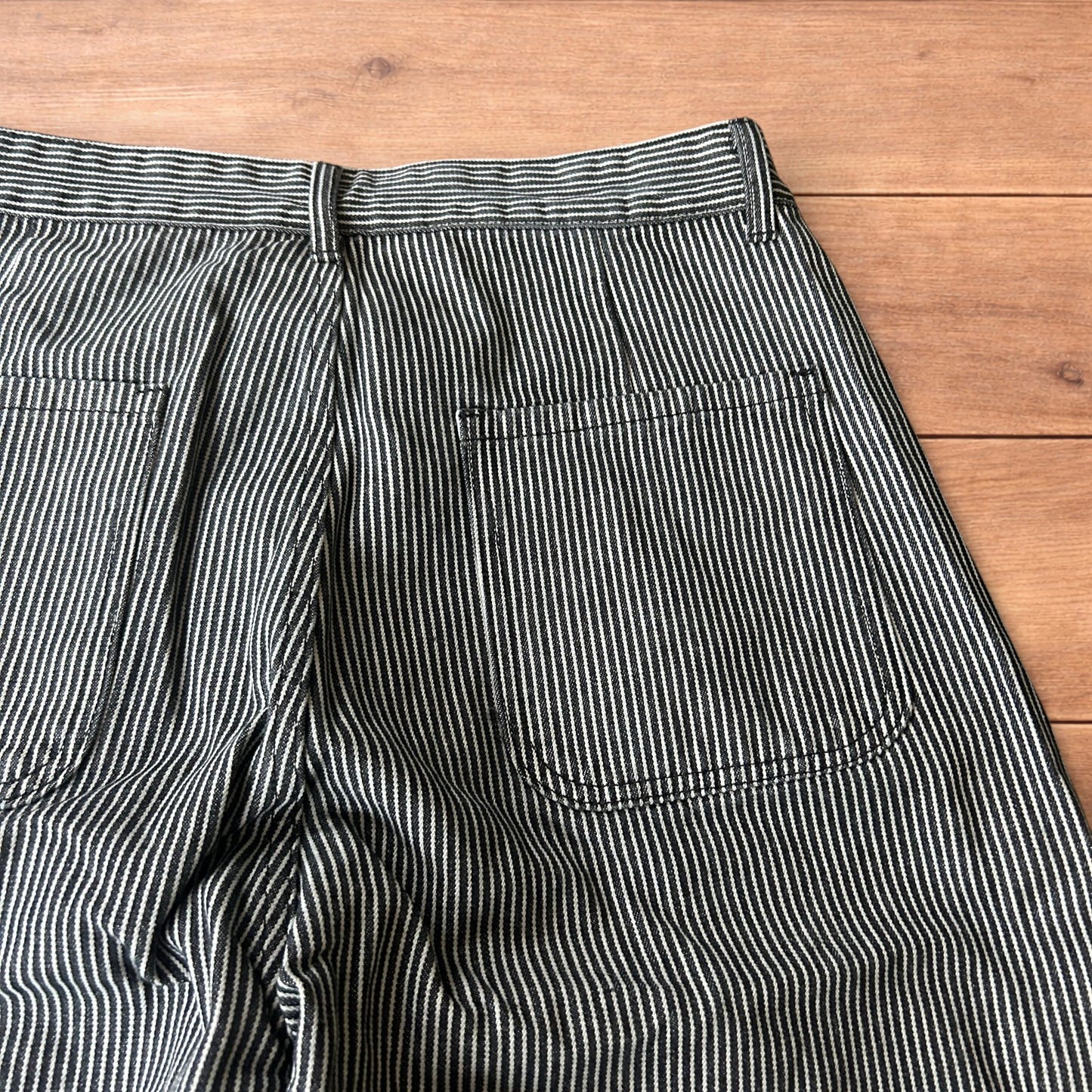 Vintage style wide leg baggy pinstripe trousers in black/white.