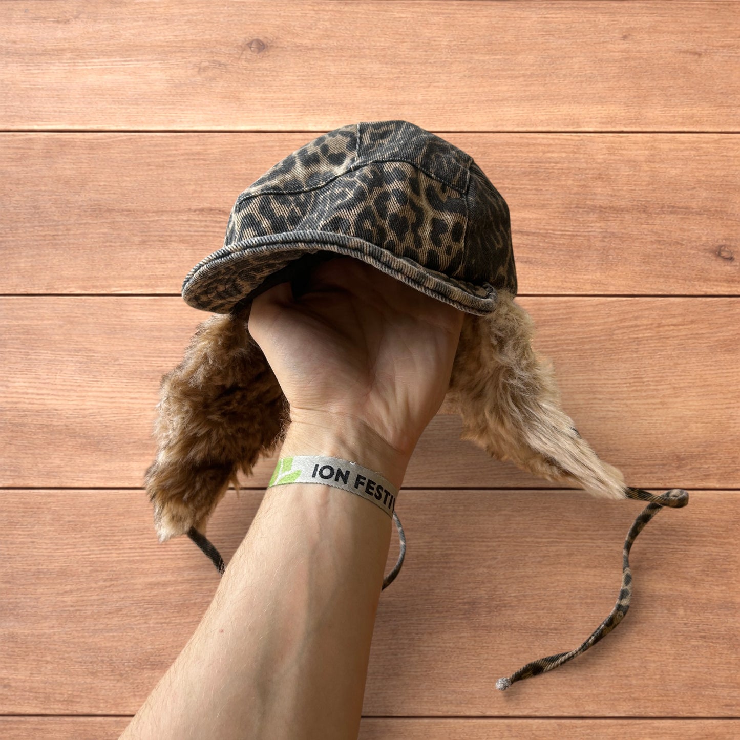 Vintage style trapper Russian ear flap hat cap in leopard & beige colour way.