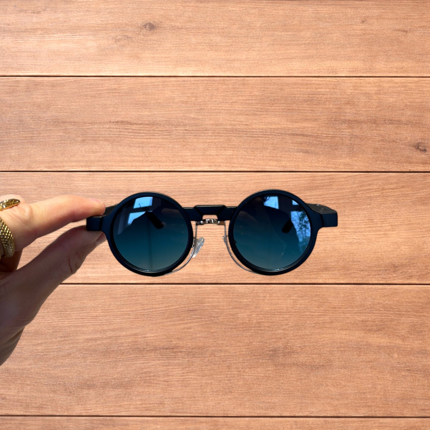 Vintage steampunk style rounded sunglasses in black with green gradient lense.