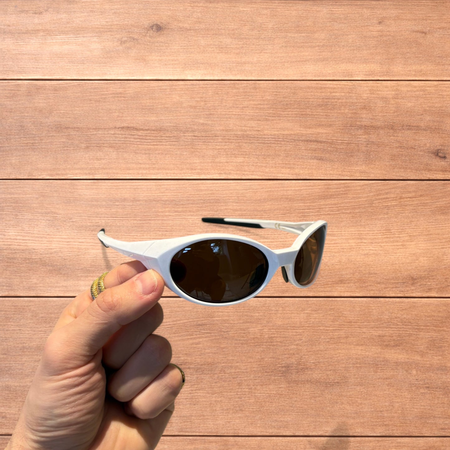 Insane mirrored polarised sunglasses in white with brown lense.