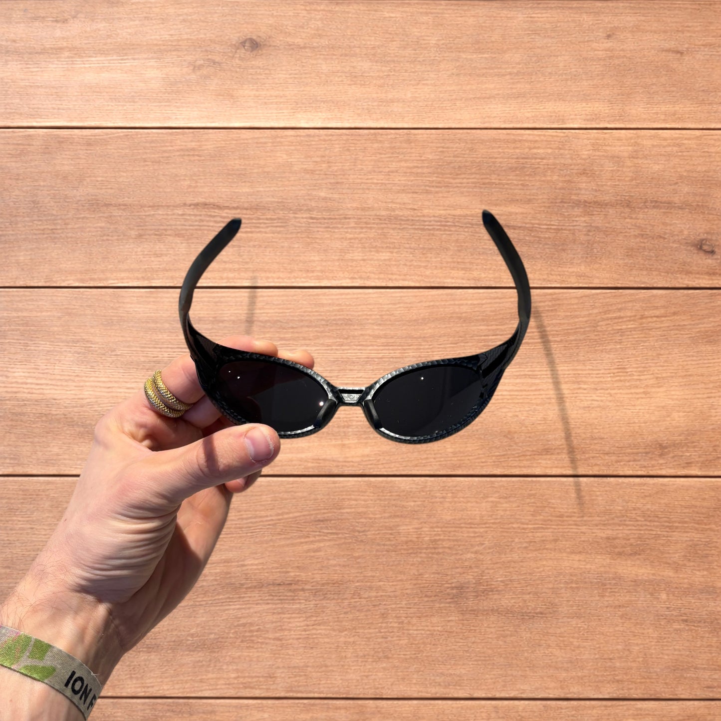 Insane mirrored polarised sunglasses in carbon graphite with black lense.