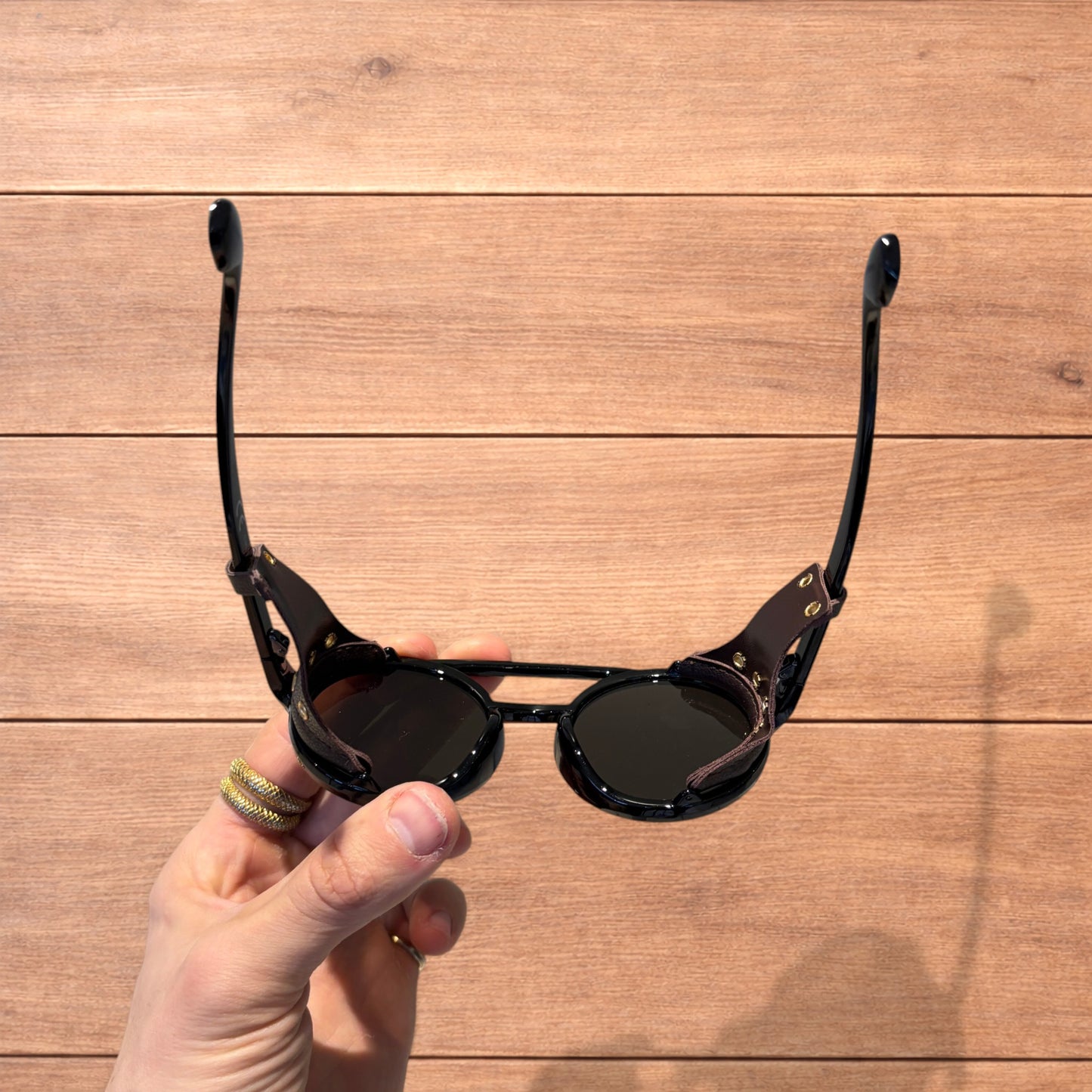 Vintage style round steampunk aviation sunglasses in brown with brown lense.