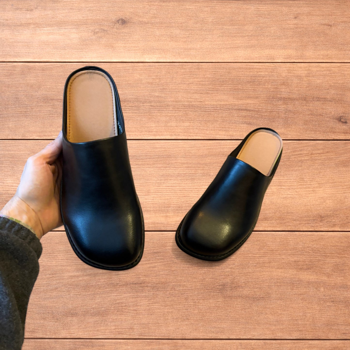 Lovely faux leather slip on clogs slippers in black.