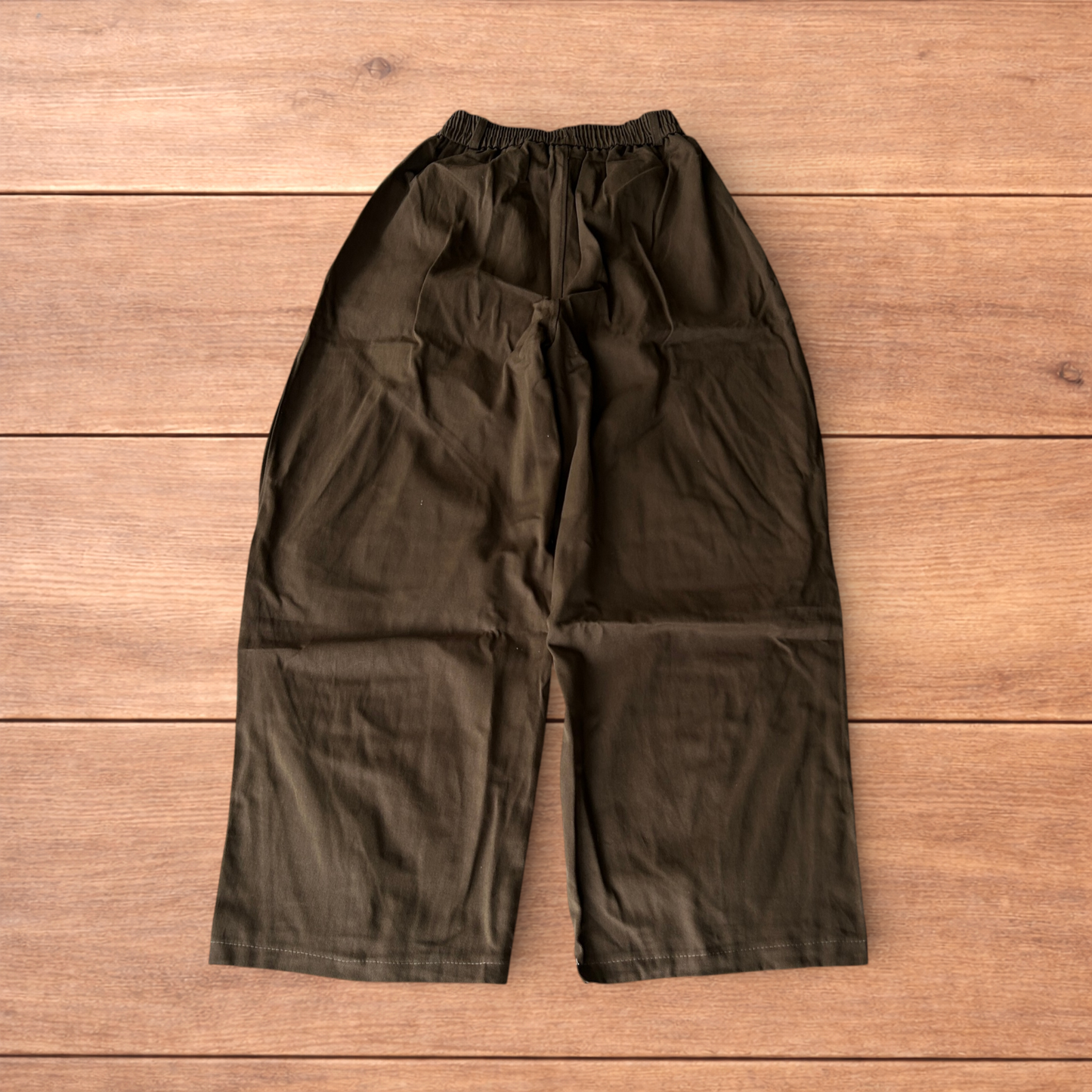 Incredible super baggy wide leg cargo trousers in brown.
