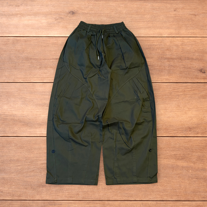 Incredible super baggy wide leg cargo trousers in khaki green.