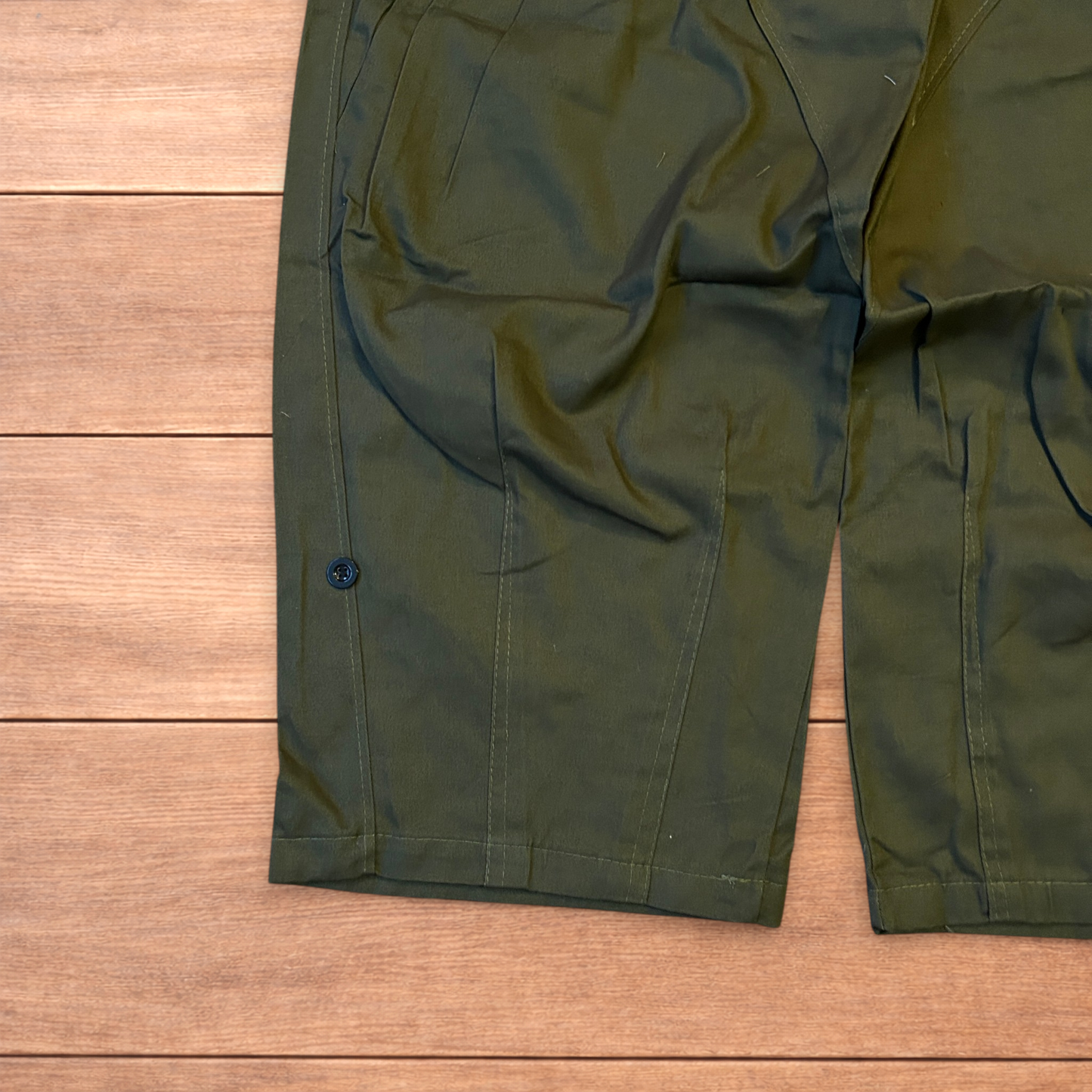 Incredible super baggy wide leg cargo trousers in khaki green.