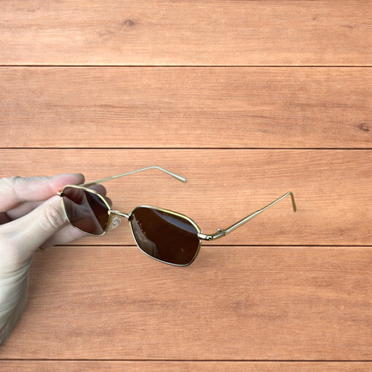 Lovely metal frame polarised sunglasses in gold with brown lense.