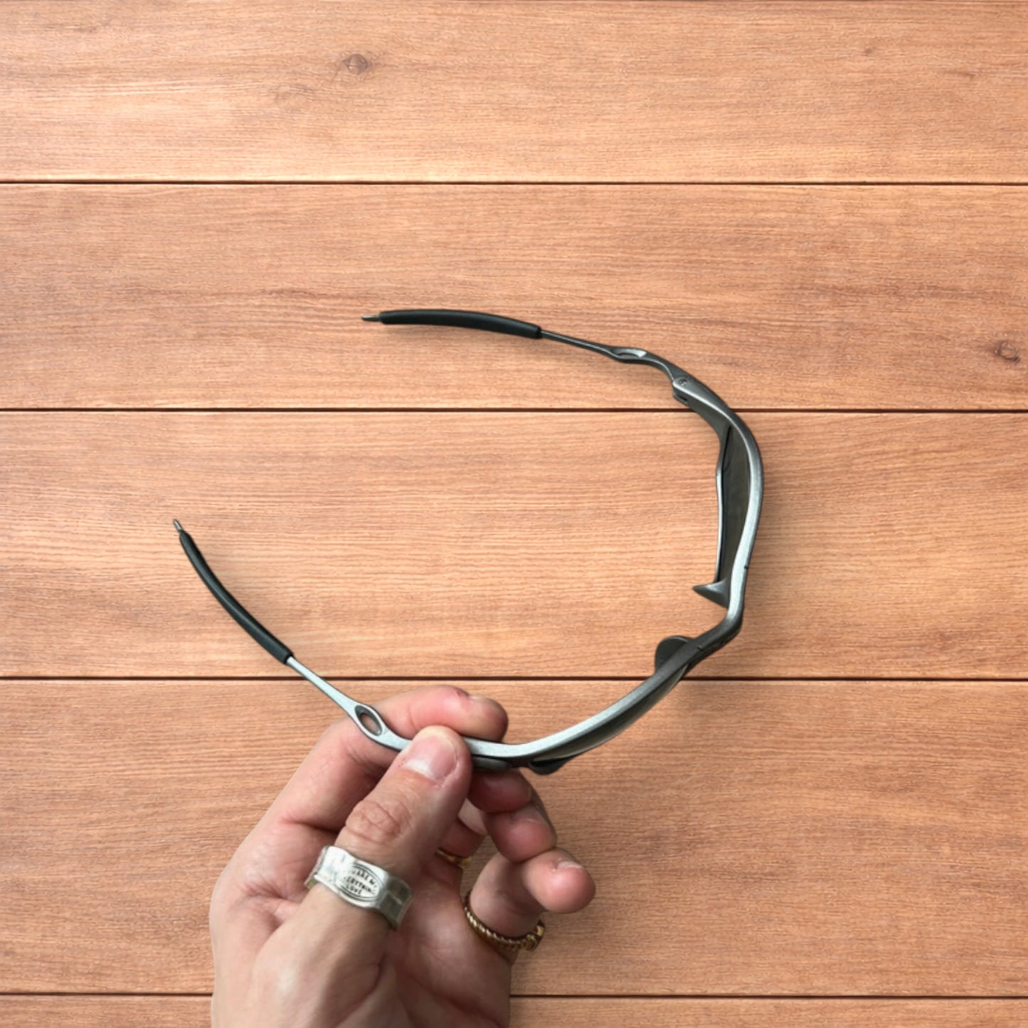 Insane metal frame sunglasses in grey with black lense.