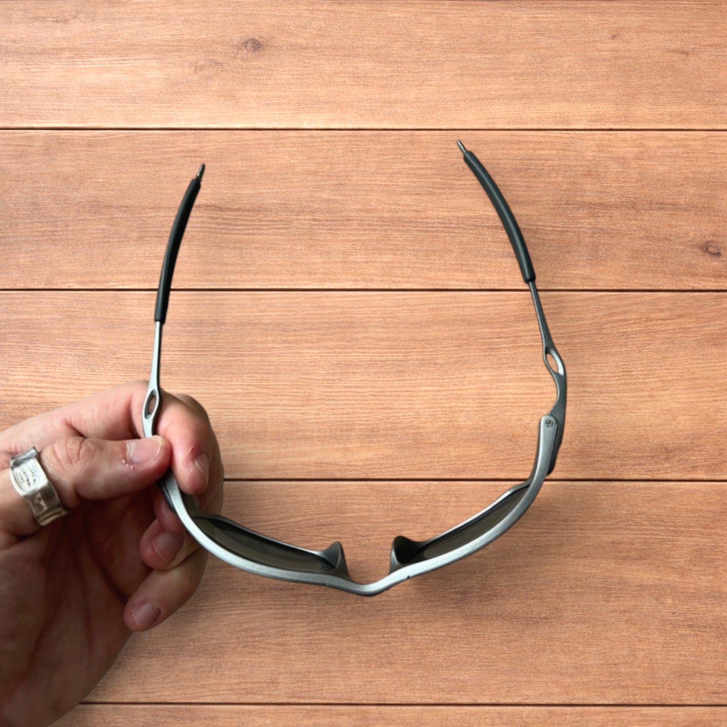 Insane metal frame sunglasses in grey with black lense.