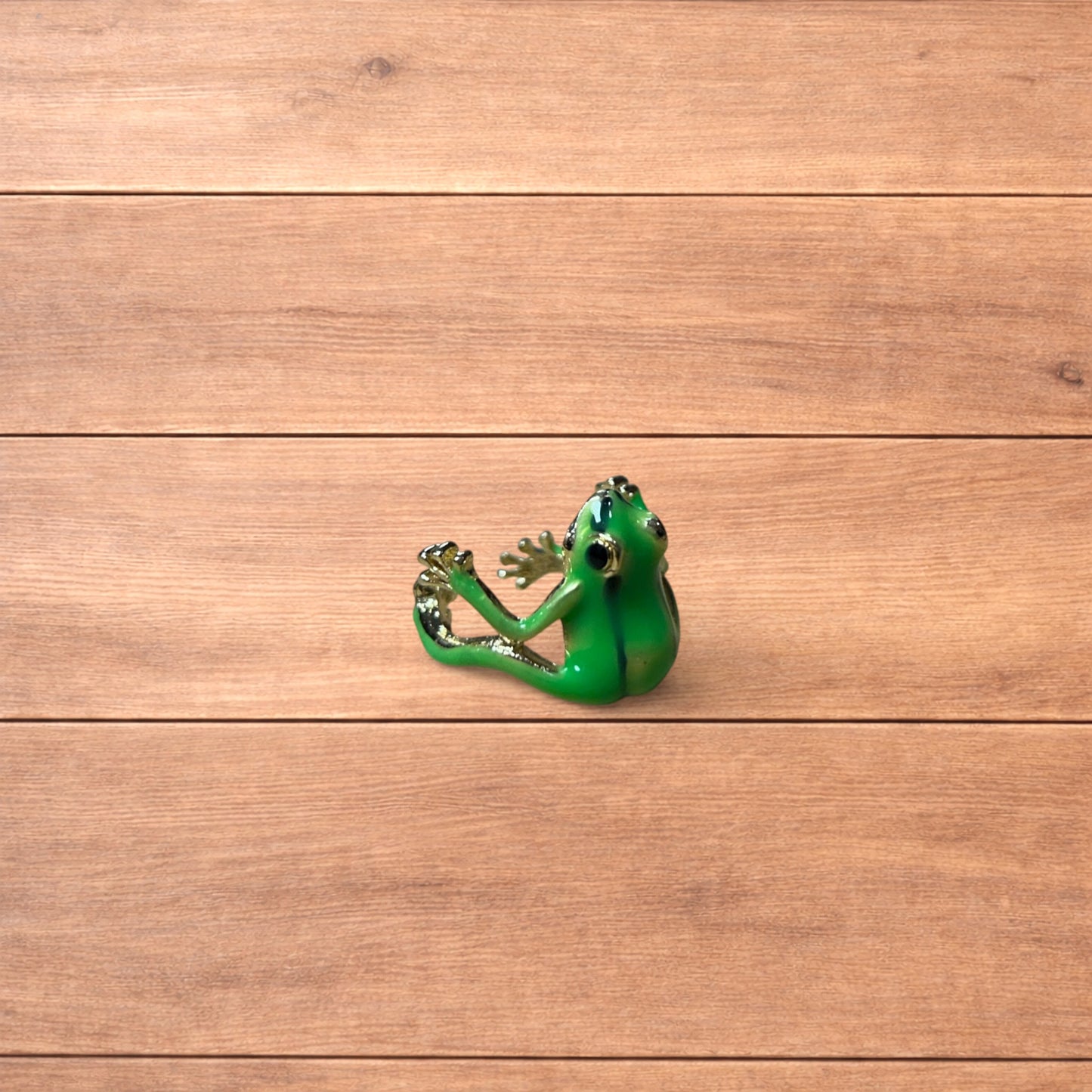 Novelty fun Frog adjustable ring in green/silver.
