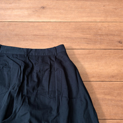 Military style baggy balloon fit flight pants in black.