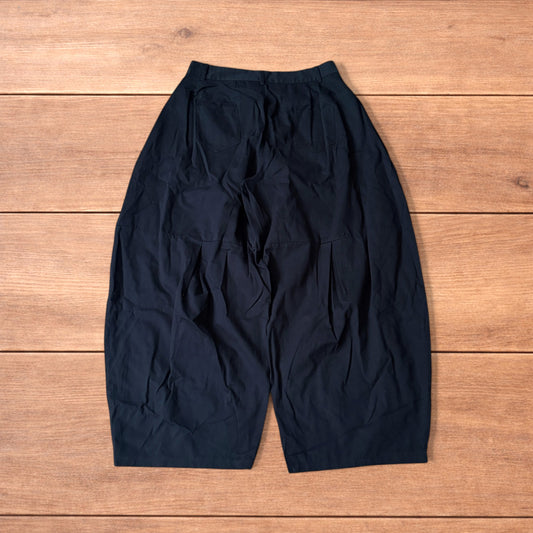 Military style baggy balloon fit flight pants in black.