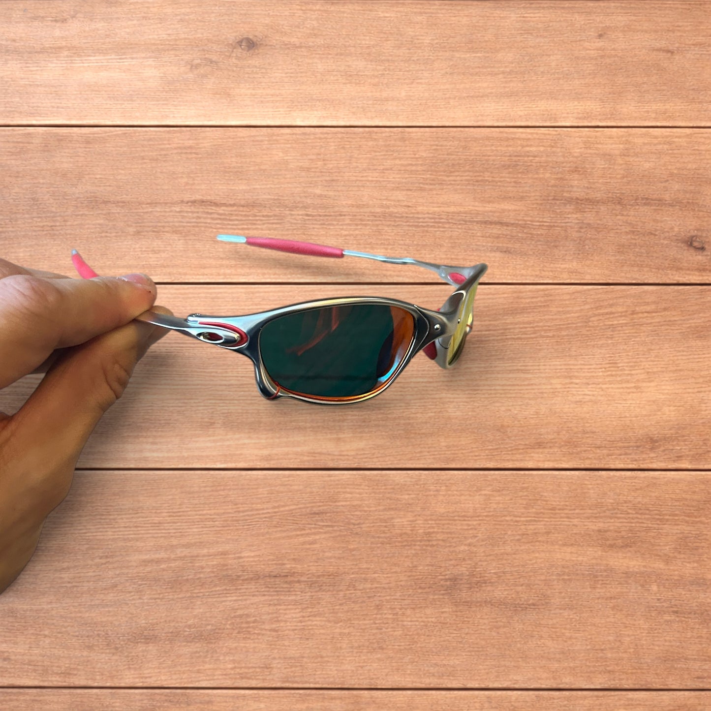 Insane metal frame polarised sunglasses in silver frame red lense.