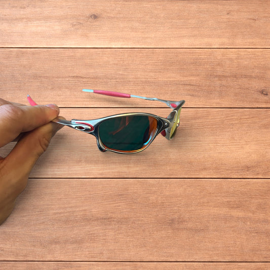 Insane metal frame polarised sunglasses in silver frame red lense.