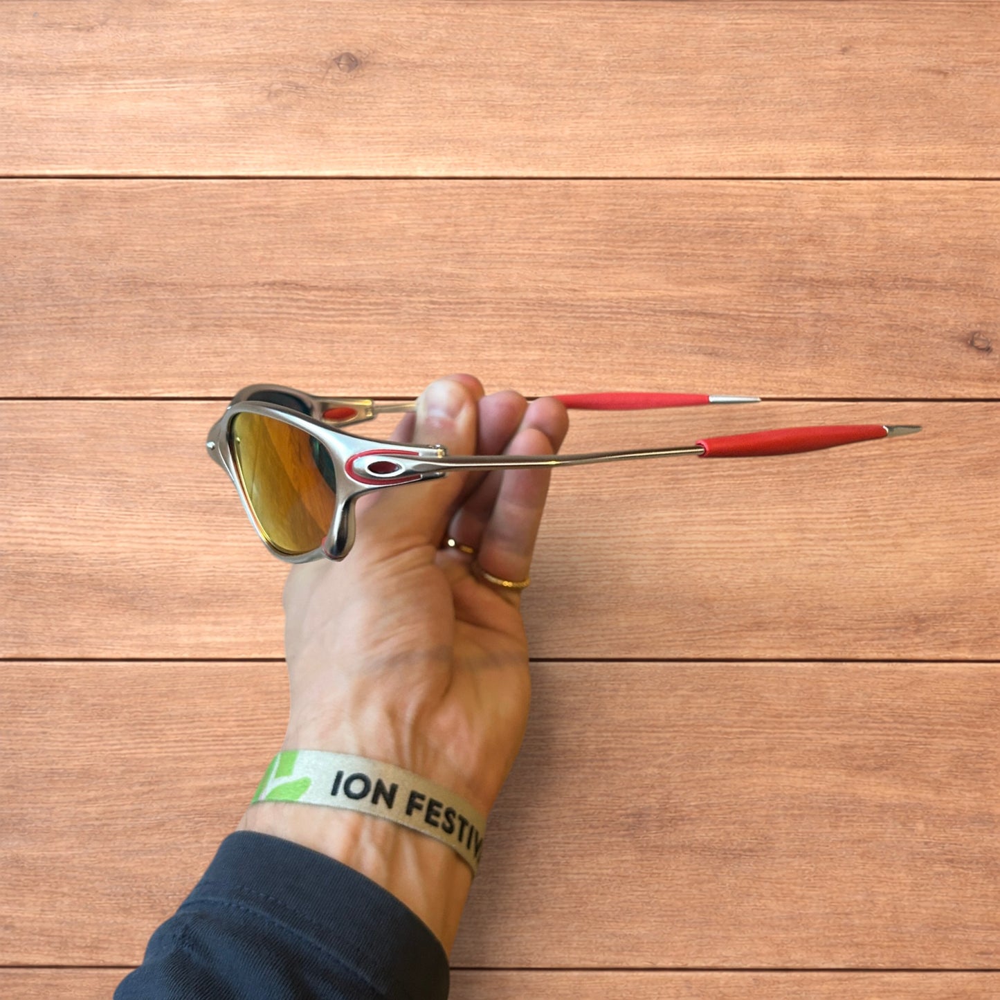 Insane metal frame polarised sunglasses in silver frame red lense.