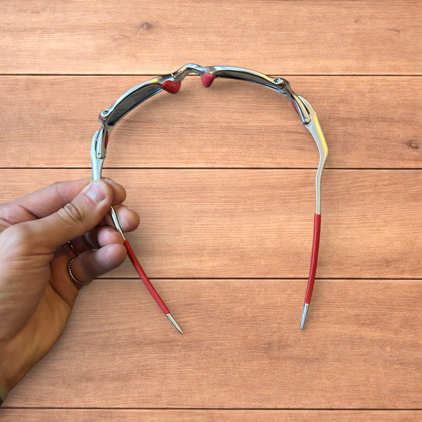 Insane metal frame polarised sunglasses in silver frame red lense.