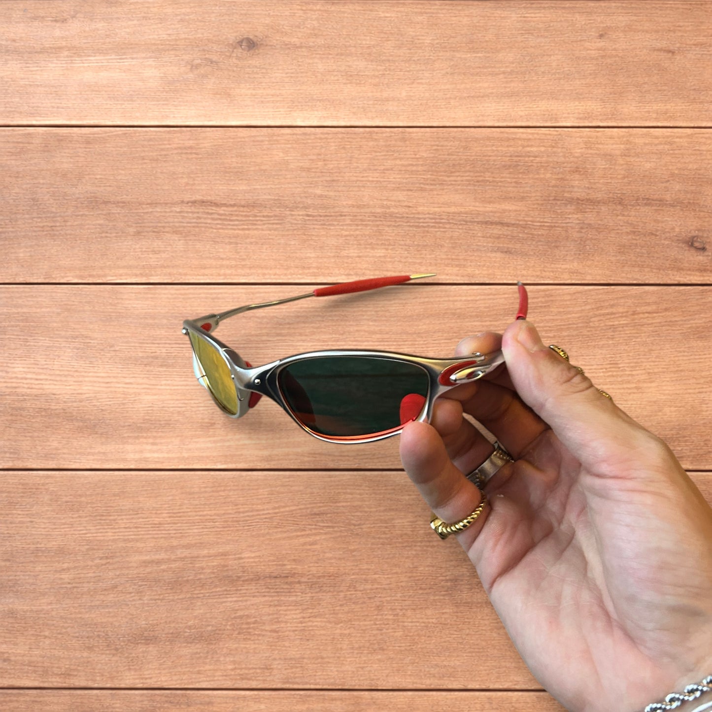 Insane metal frame polarised sunglasses in silver frame red lense.