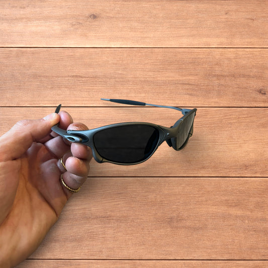 Insane metal frame polarised sunglasses in grey frame black lense.