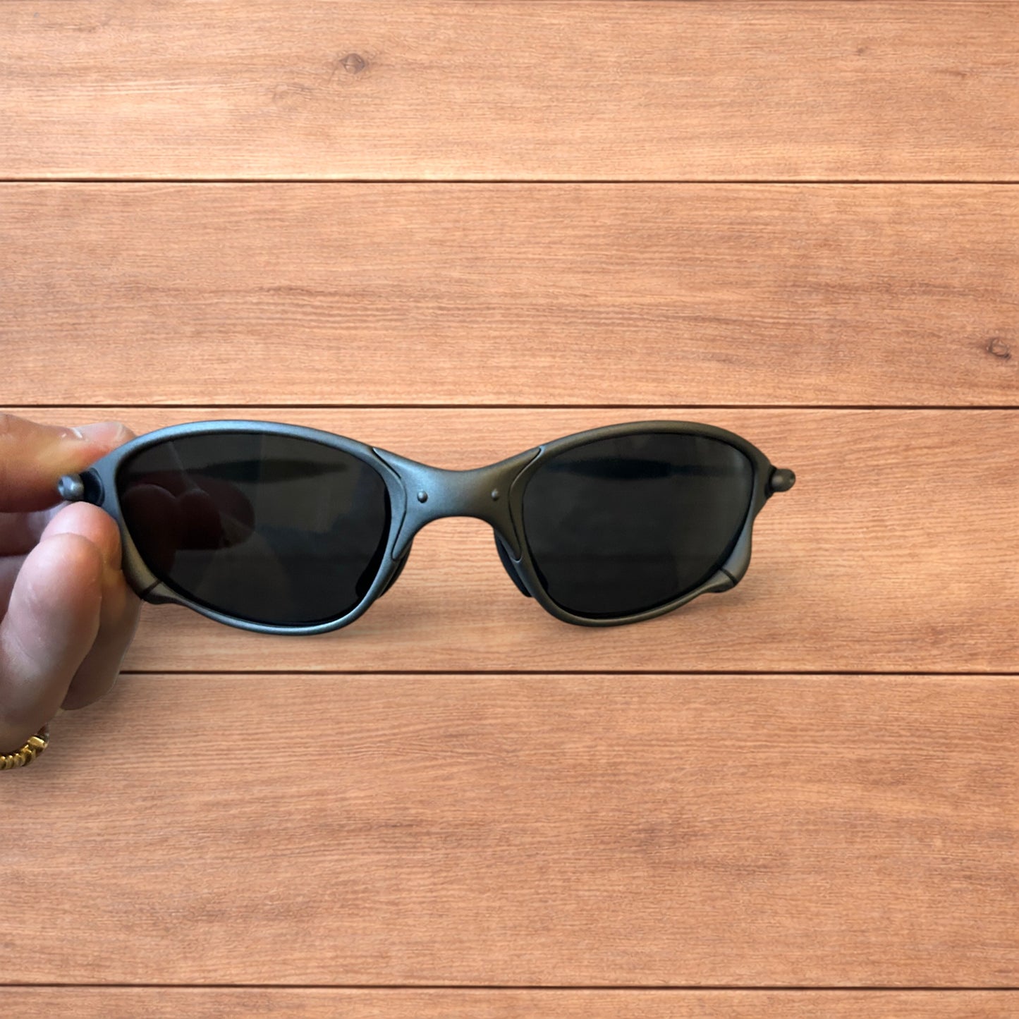 Insane metal frame polarised sunglasses in grey frame black lense.
