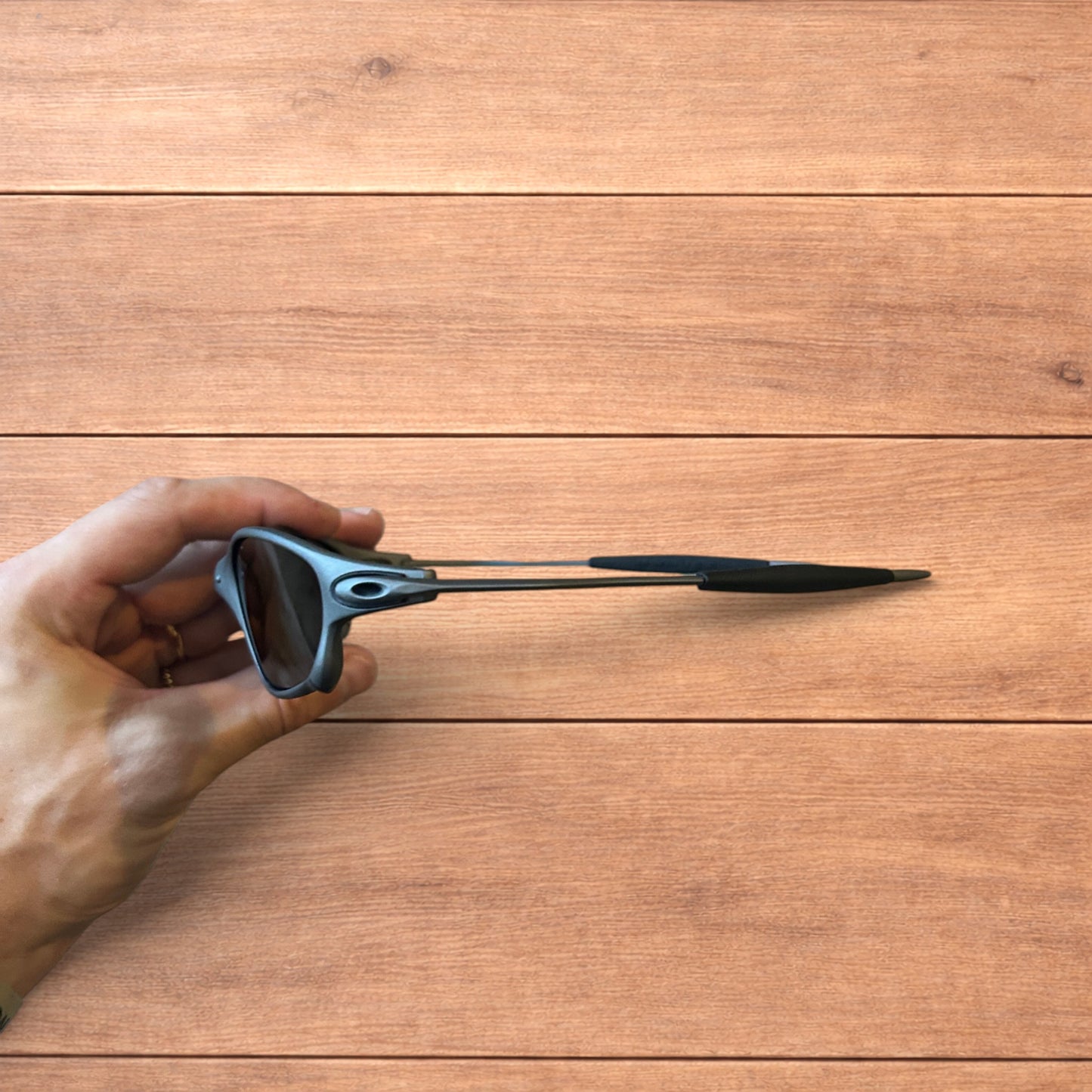 Insane metal frame polarised sunglasses in grey frame black lense.