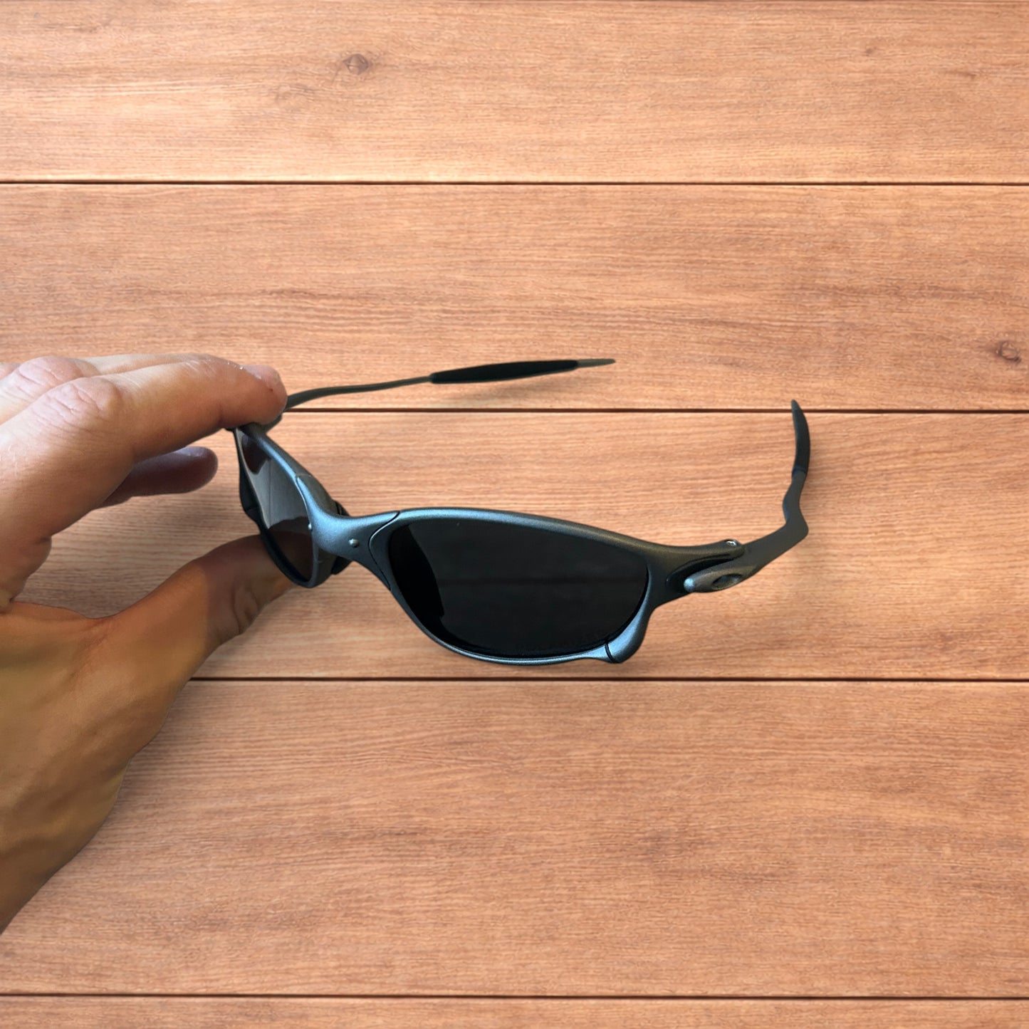Insane metal frame polarised sunglasses in grey frame black lense.