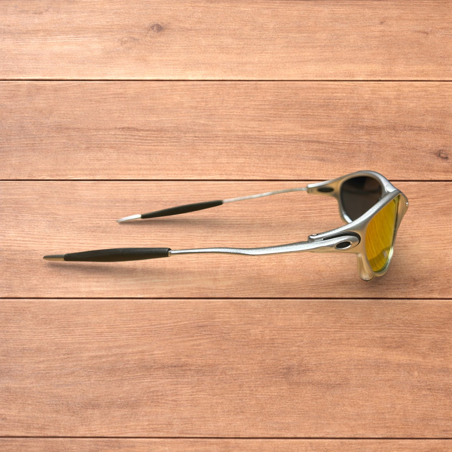 Insane metal frame sunglasses in silver with orange lense.