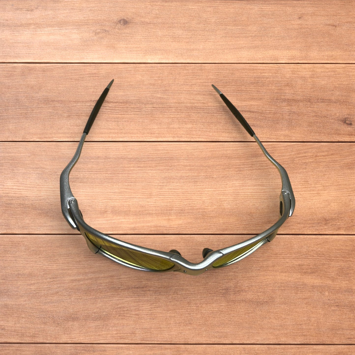 Insane metal frame sunglasses in silver with orange lense.