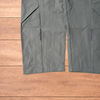 Baggy gorpcore tech hiking pants in khaki green.