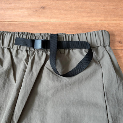 Baggy gorpcore tech hiking pants in khaki green.