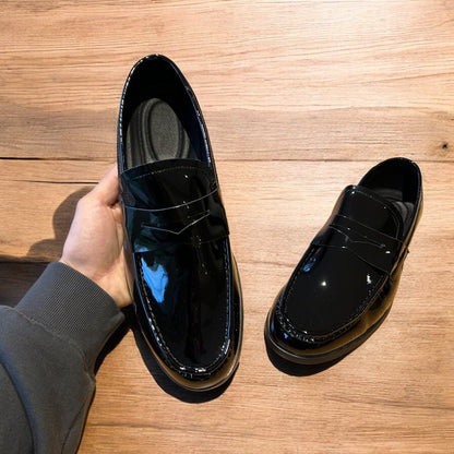 Lovely classic style penny dress loafers shoes in black.