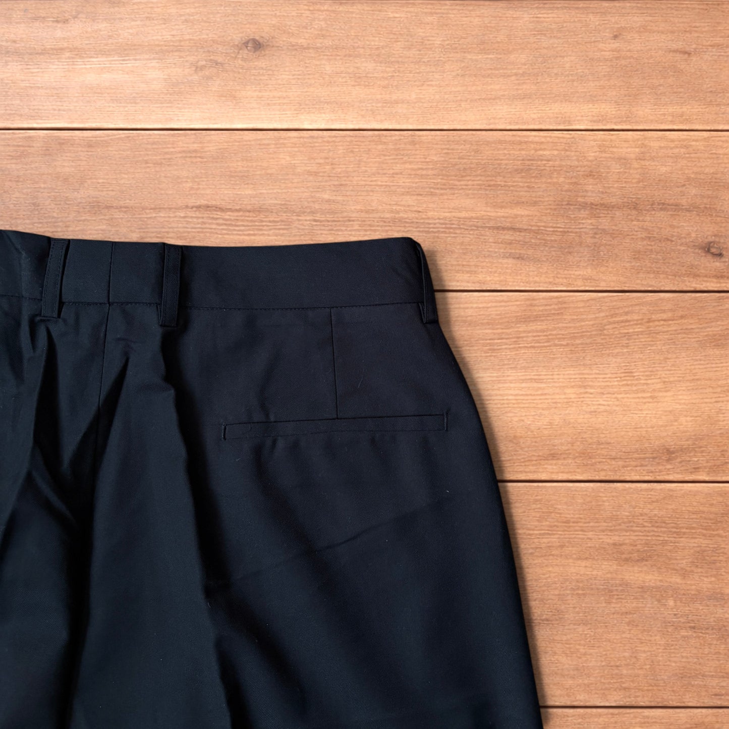 Vintage style baggy wide leg long tailored shorts in black.