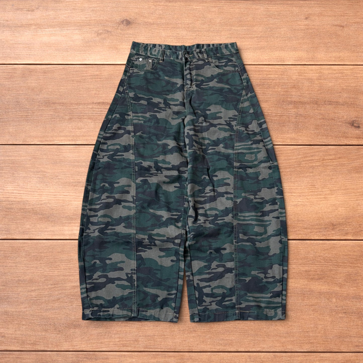 Super baggy wide leg cargo carpenter trousers in army camo.