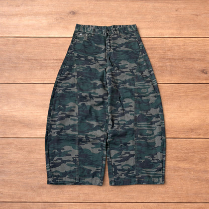 Super baggy wide leg cargo carpenter trousers in army camo.