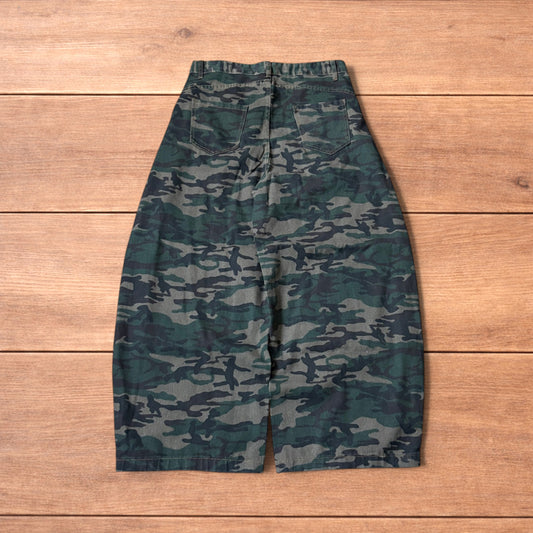 Super baggy wide leg cargo carpenter trousers in army camo.