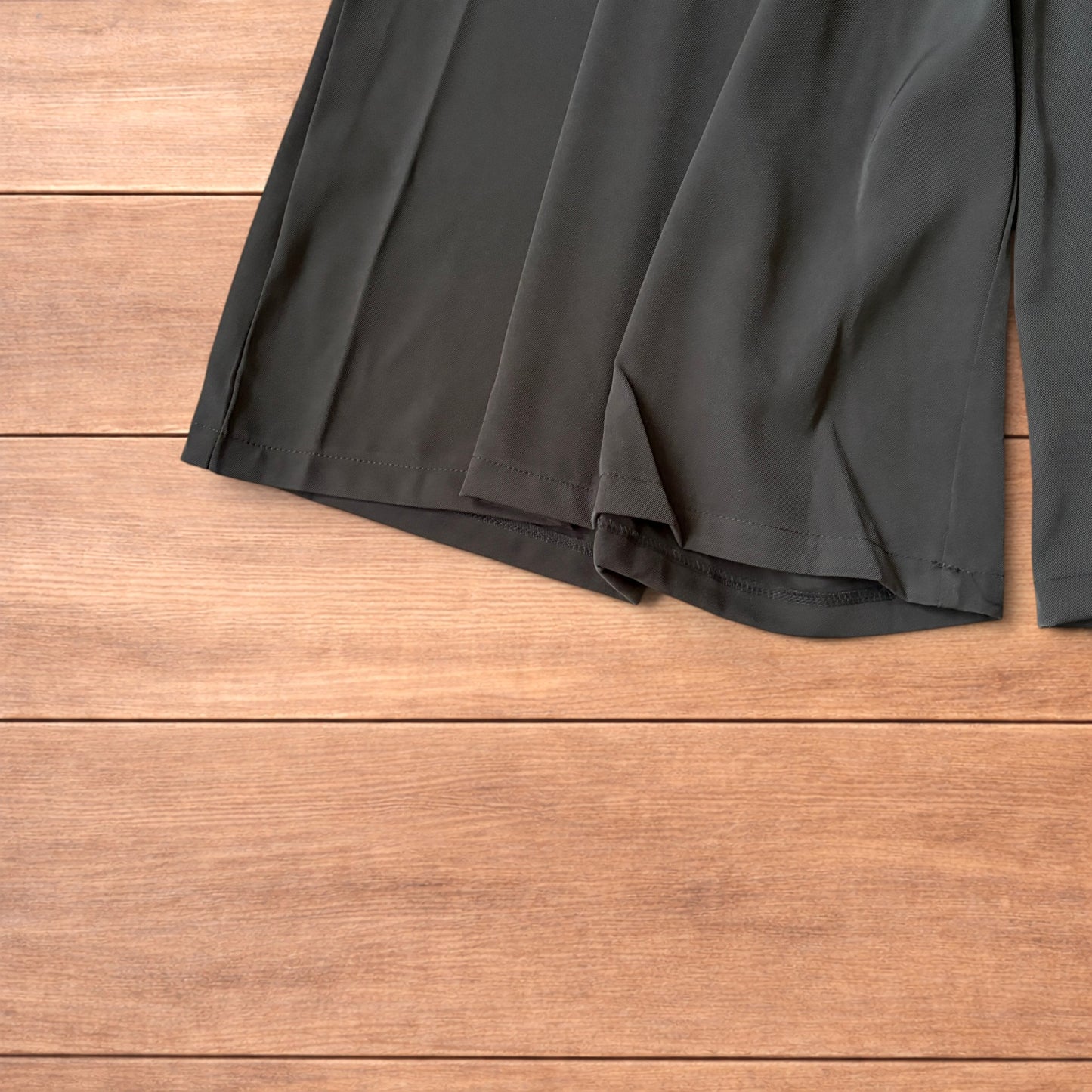 Super baggy wide leg tailored 3/4 shorts jorts in khaki/brown.