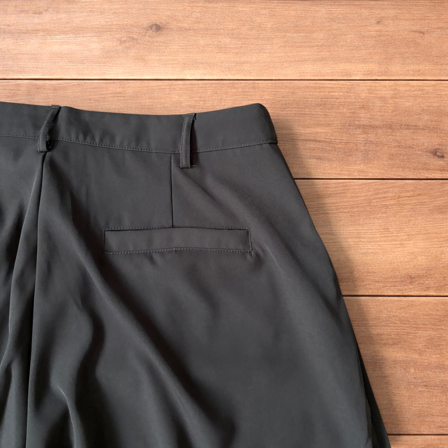Super baggy wide leg tailored 3/4 shorts jorts in khaki/brown.