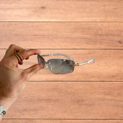 Lovely rimless rectangle frame sunglasses in clear and silver.