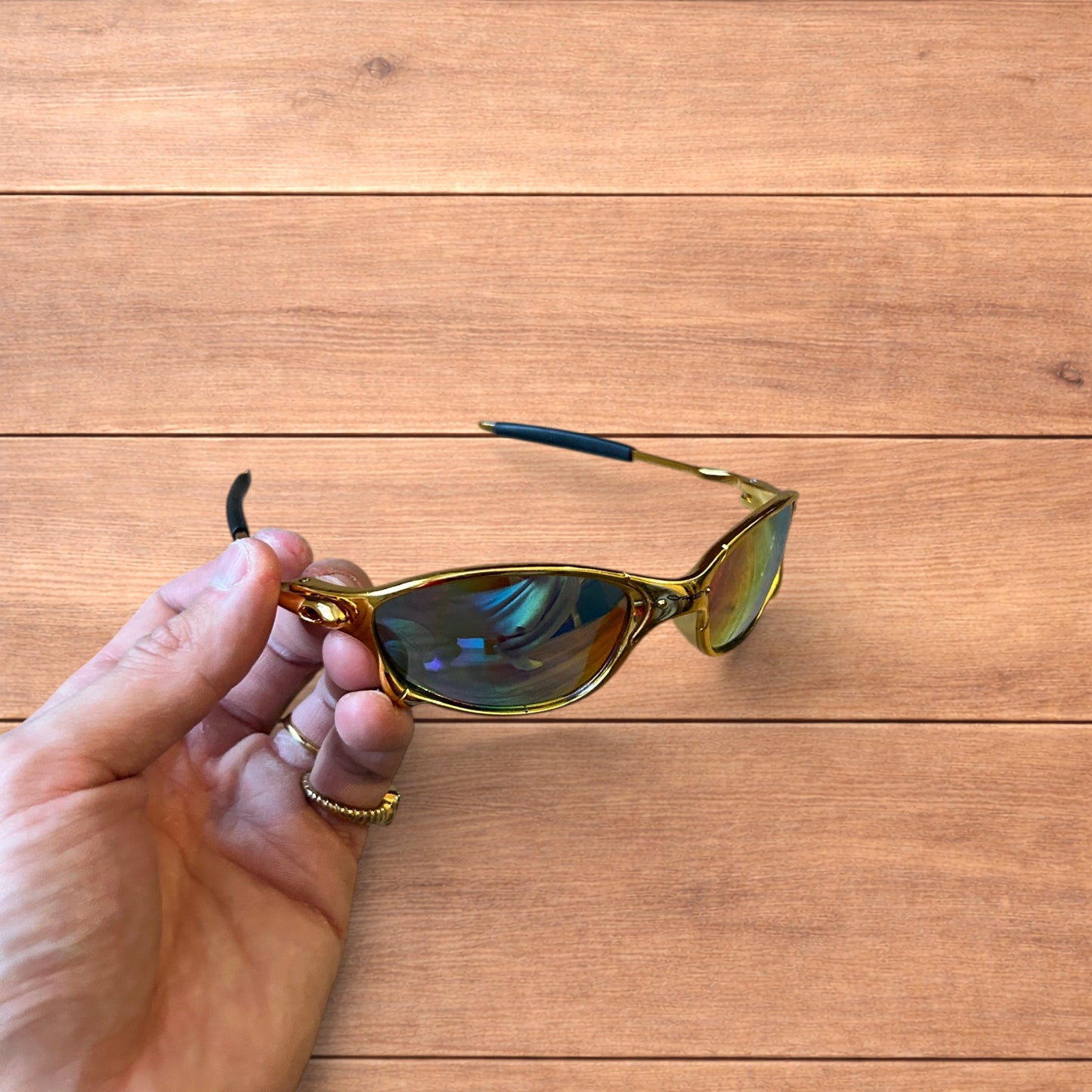 Insane metal frame sunglasses in gold with multicolour rainbow lense.