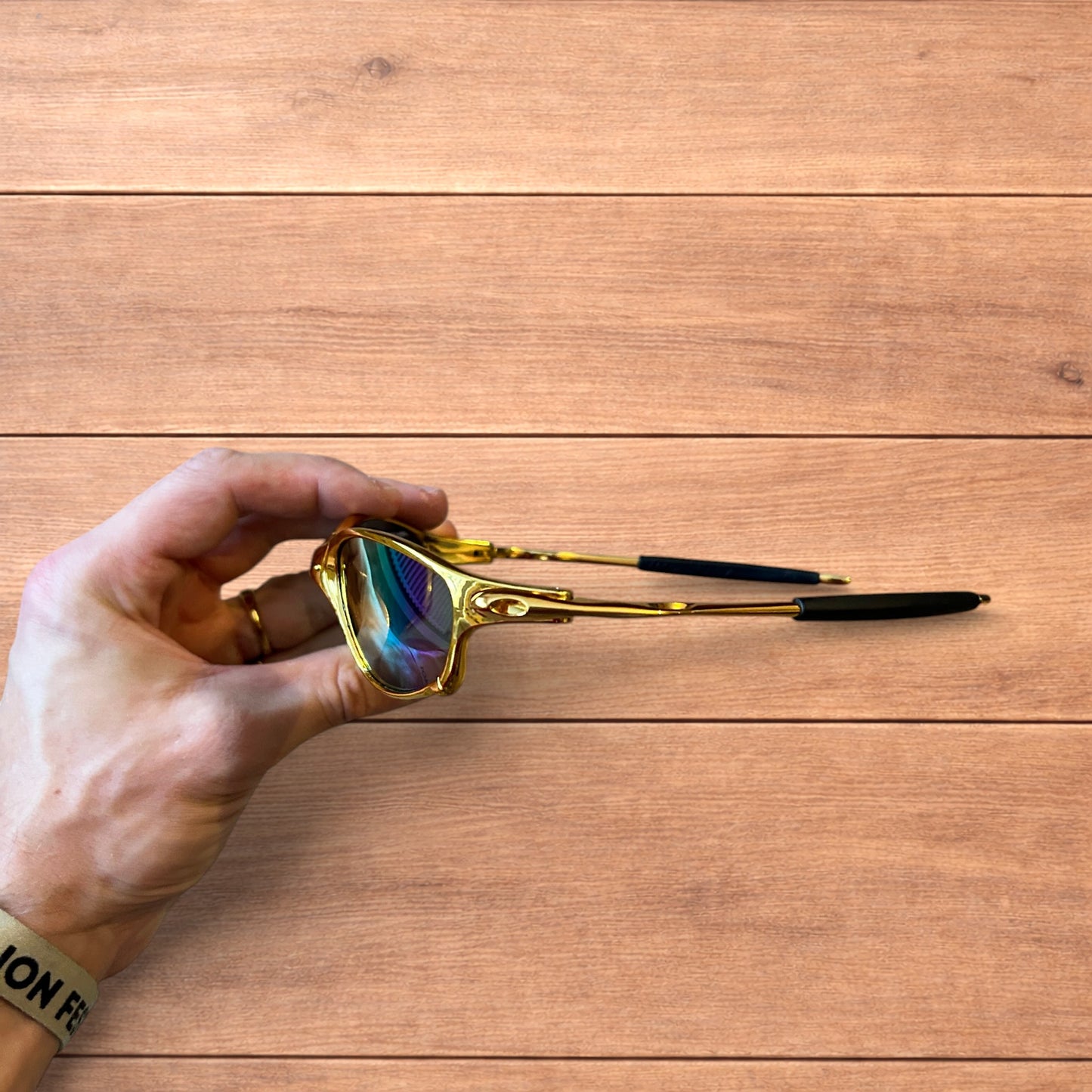 Insane metal frame sunglasses in gold with multicolour rainbow lense.